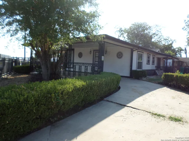 $1,400 | 210 Carmen Place, San Antonio, TX 78207