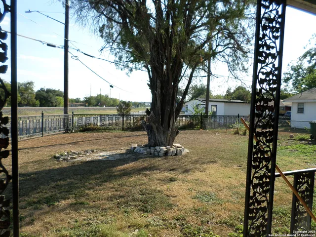 $1,400 | 210 Carmen Place, San Antonio, TX 78207