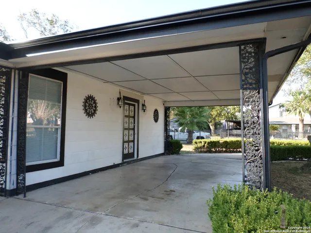 $1,400 | 210 Carmen Place, San Antonio, TX 78207