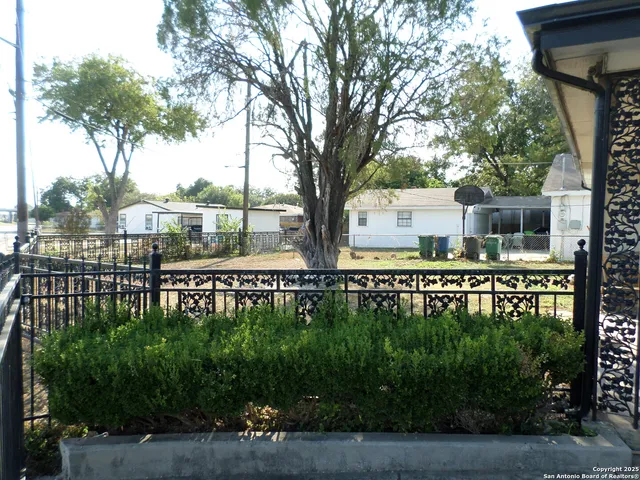 $1,400 | 210 Carmen Place, San Antonio, TX 78207