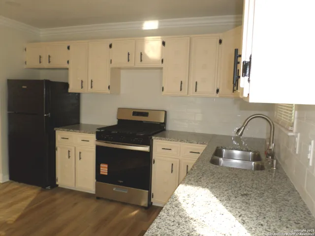 $1,400 | 210 Carmen Place, San Antonio, TX 78207