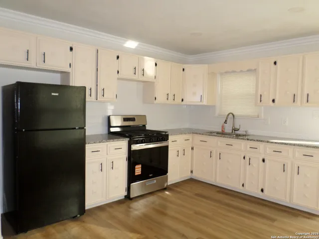 $1,400 | 210 Carmen Place, San Antonio, TX 78207