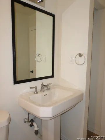 $1,400 | 210 Carmen Place, San Antonio, TX 78207