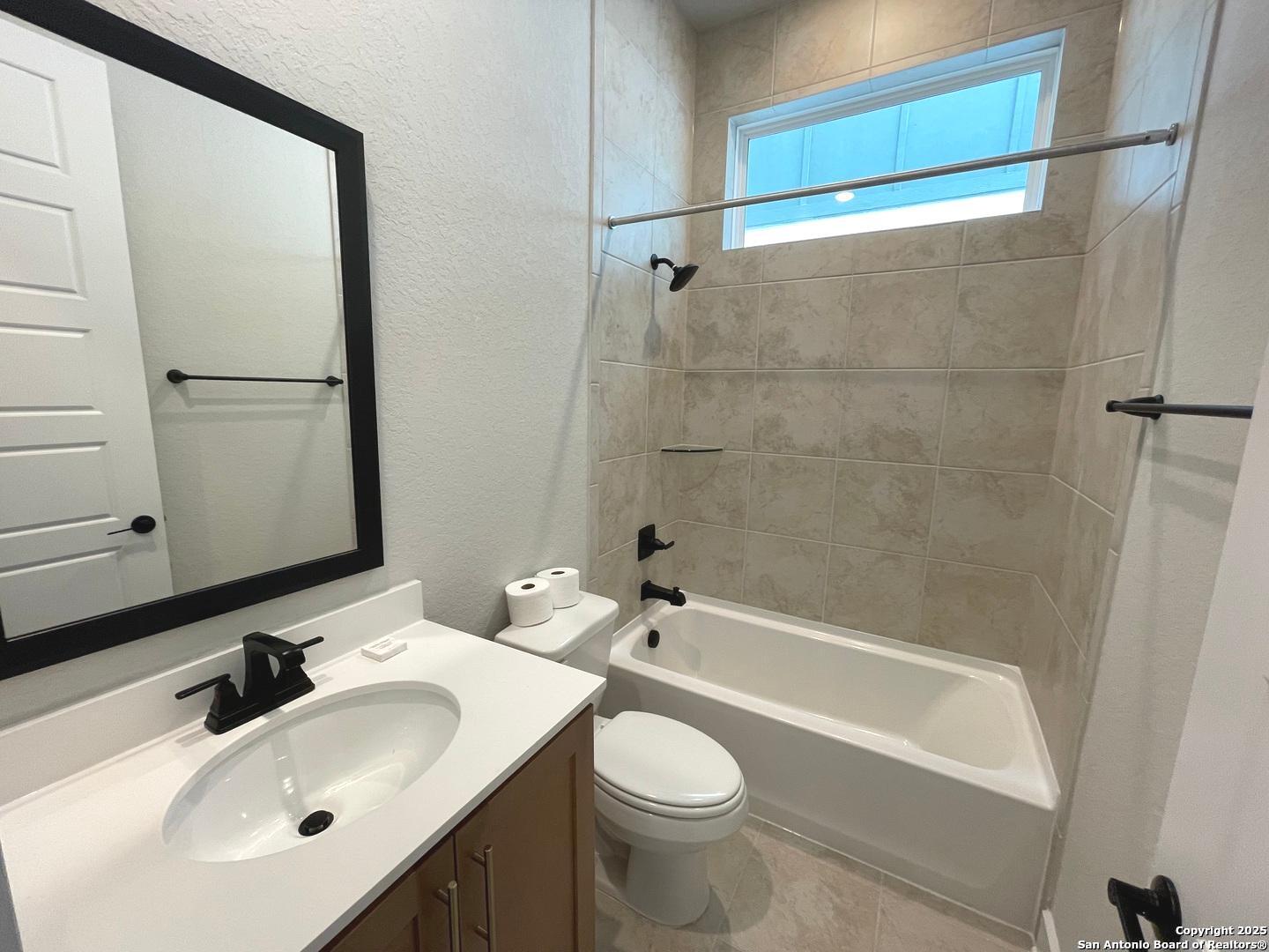 20675 Huebner Road, Unit 525 San Antonio, TX 78258 - Photo 17 of 19 a bathroom with a white bath tub a sink and mirror