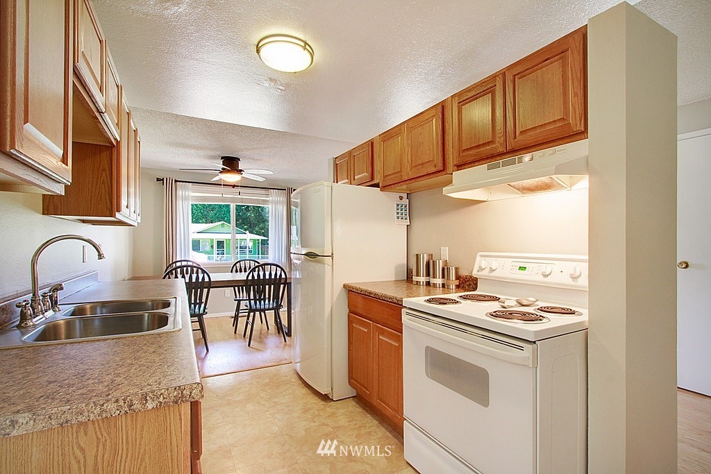 14402 158th Place Southeast Renton, WA 98059 - Photo 6 of 16 Gallery Image 6