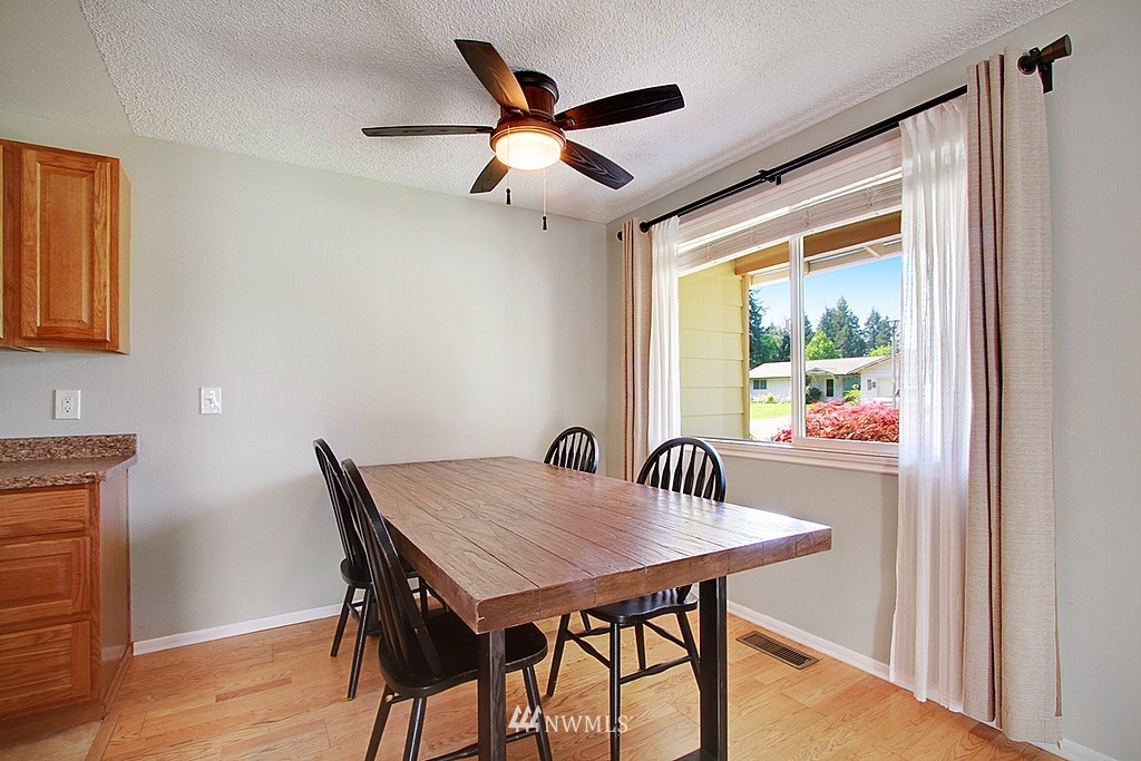 14402 158th Place Southeast Renton, WA 98059 - Photo 7 of 16 Gallery Image 7