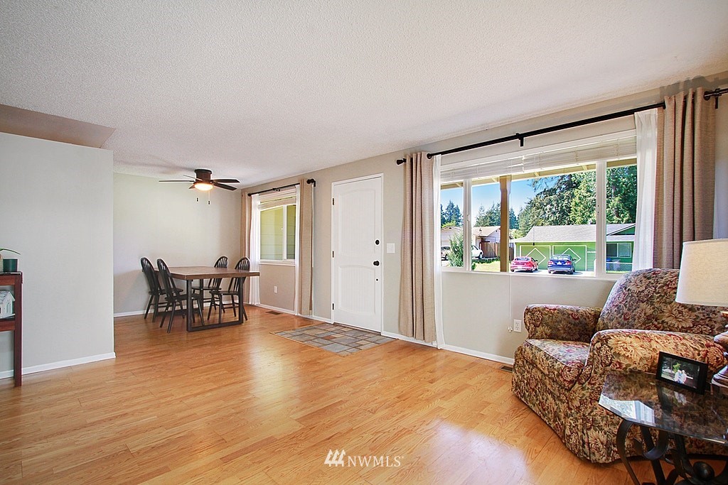 14402 158th Place Southeast Renton, WA 98059 - Photo 8 of 16 Gallery Image 8