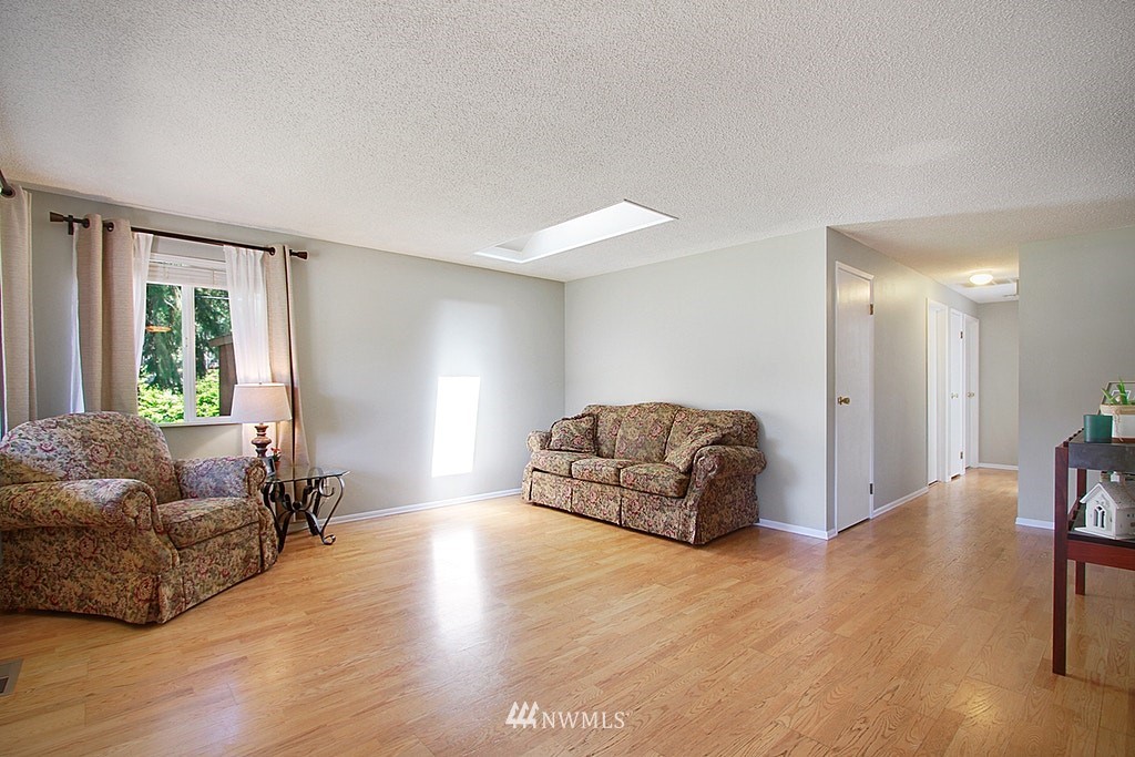 14402 158th Place Southeast Renton, WA 98059 - Photo 9 of 16 Gallery Image 9