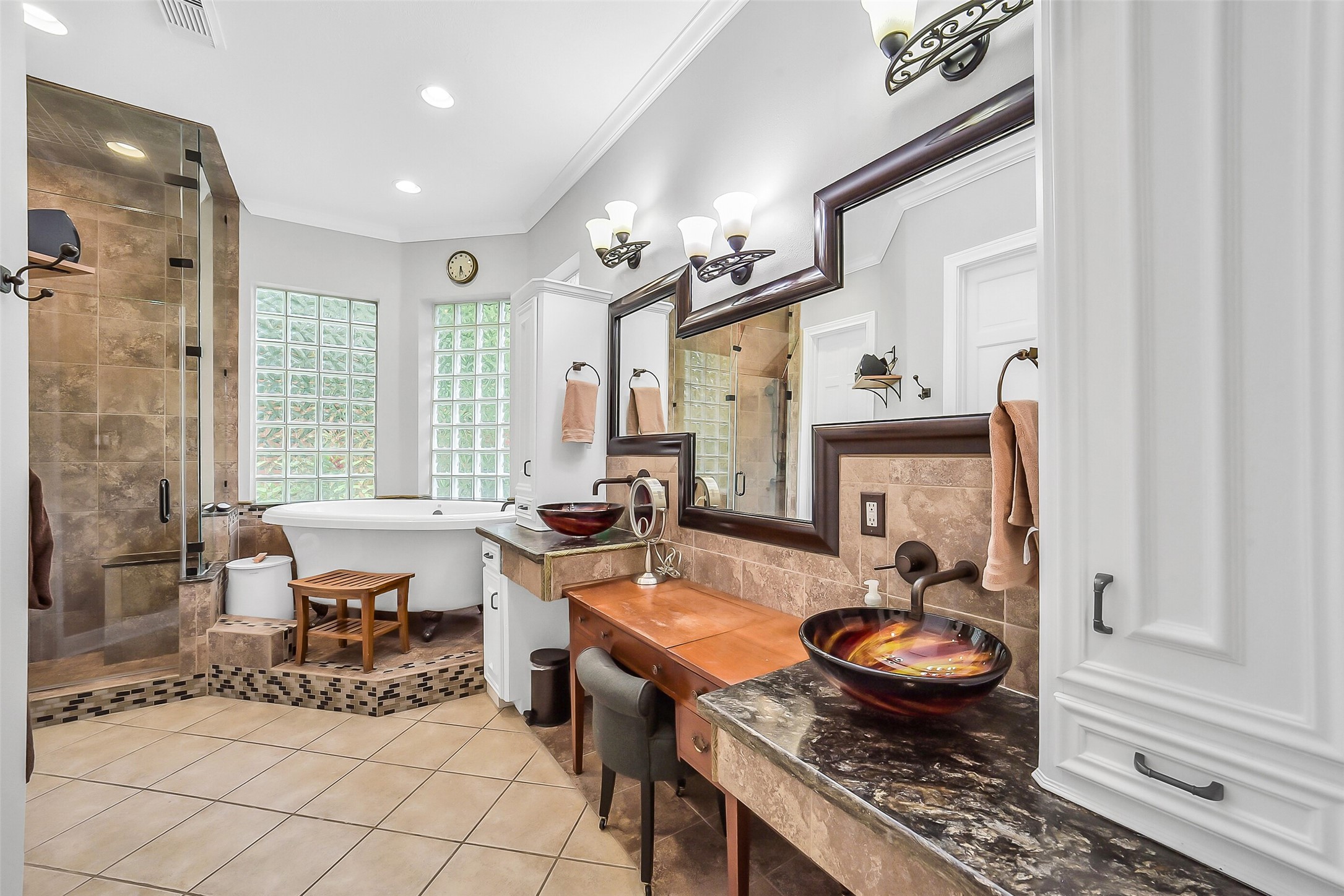 1260 Fries Road Houston, TX 77055 - Photo 21 of 42 En Suite with Separate Soaking Jetted Tub