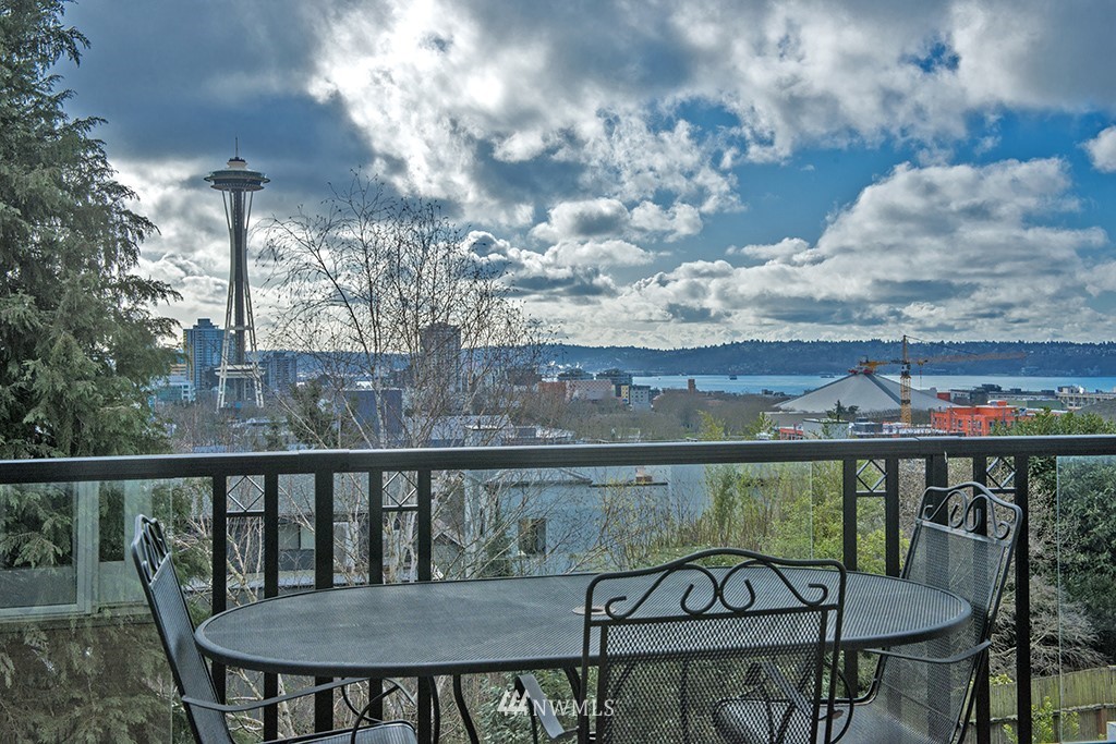 365 Prospect Street Seattle, WA 98109 - Photo 3 of 39 Gallery Image 3