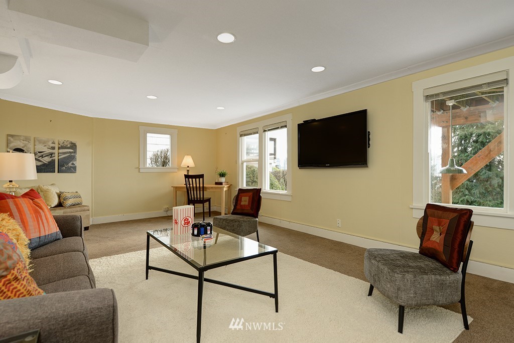 365 Prospect Street Seattle, WA 98109 - Photo 23 of 39 Gallery Image 23