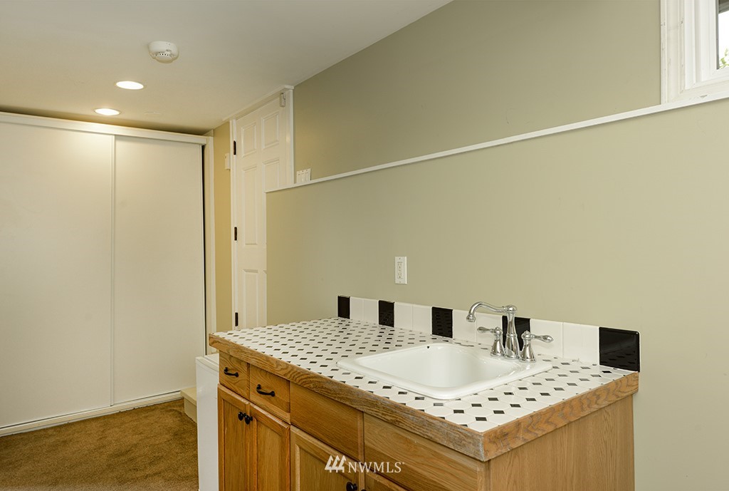 365 Prospect Street Seattle, WA 98109 - Photo 31 of 39 Gallery Image 31