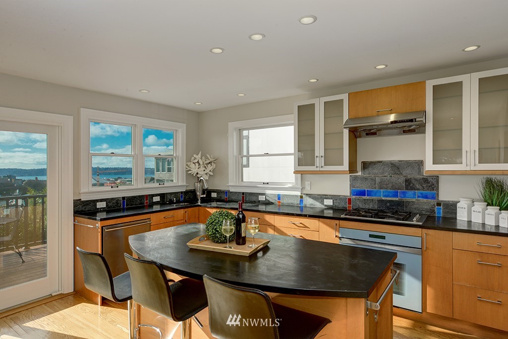 365 Prospect Street Seattle, WA 98109 - Photo 6 of 39 Gallery Image 6