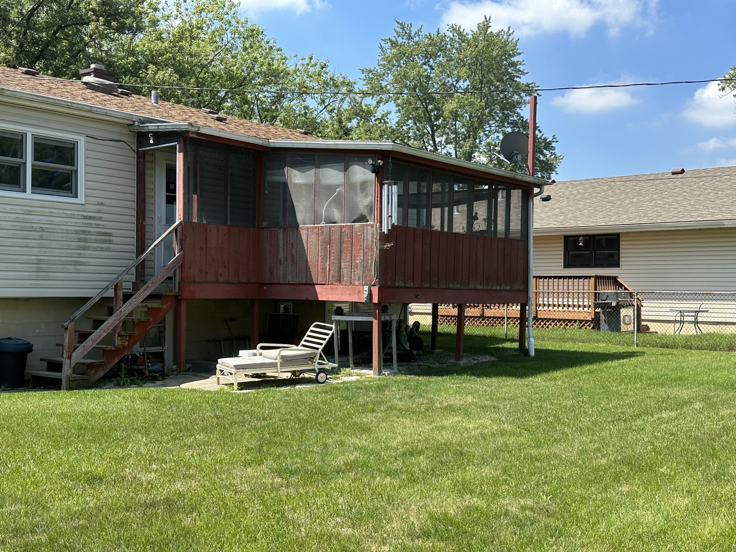 692 Maple Drive Buffalo Grove, IL 60089 - Photo 17 of 18 a backyard of a house with table and chairs