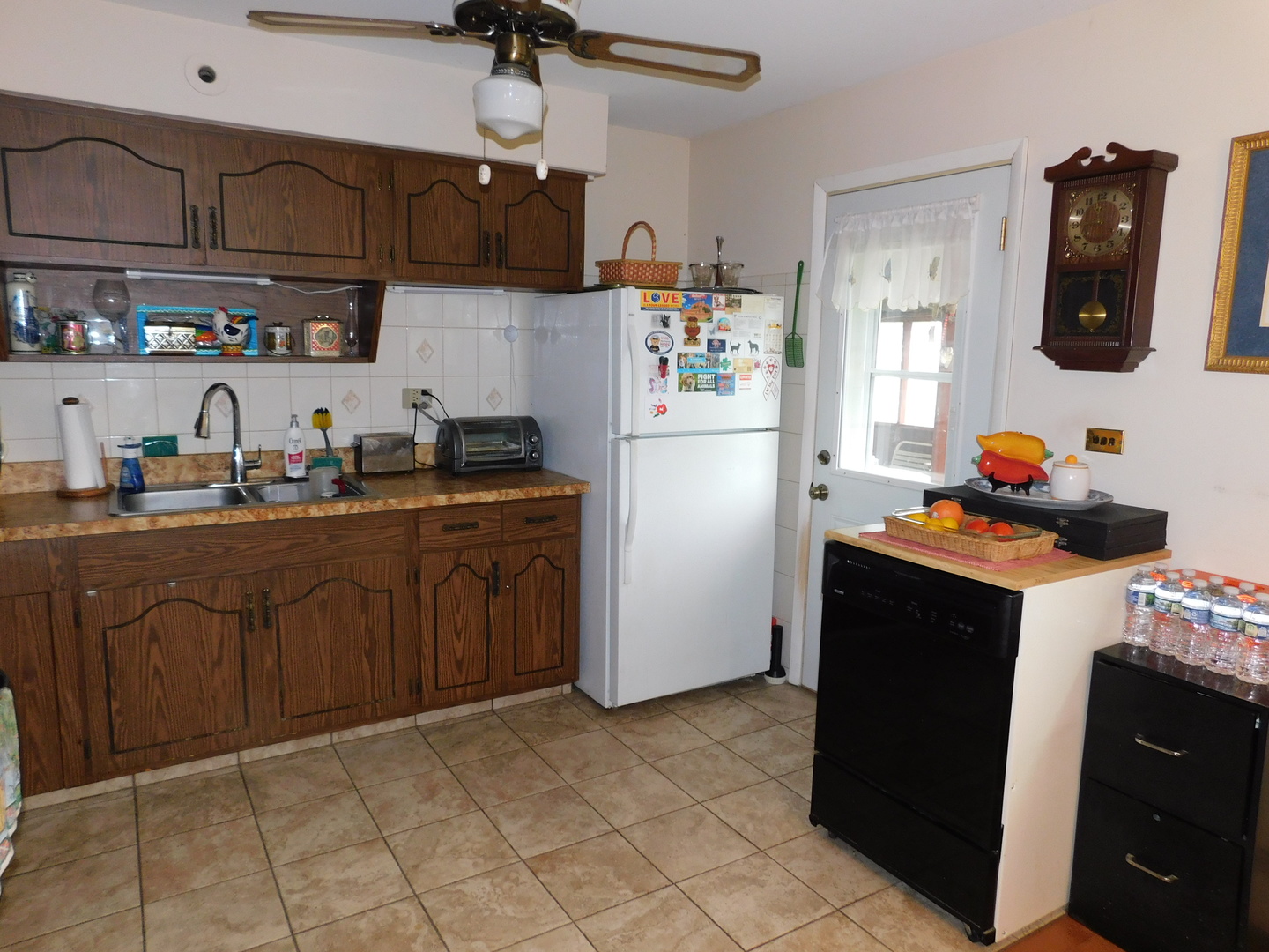 692 Maple Drive Buffalo Grove, IL 60089 - Photo 4 of 18 a kitchen with stainless steel appliances granite countertop a sink stove and refrigerator