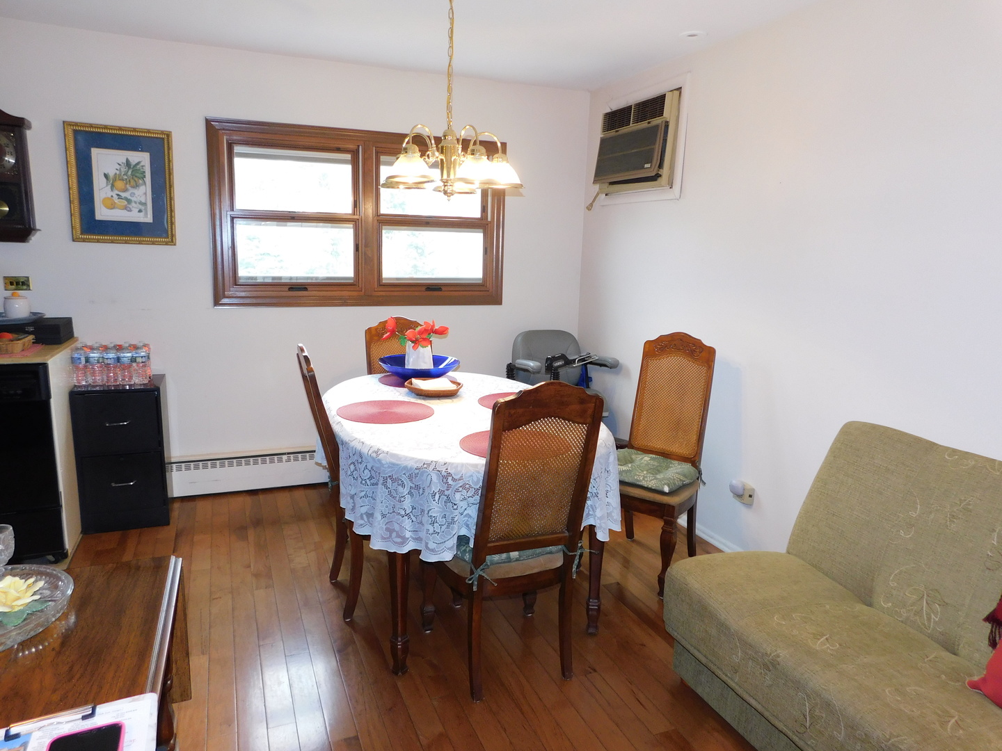 692 Maple Drive Buffalo Grove, IL 60089 - Photo 6 of 18 a dining room with furniture and window