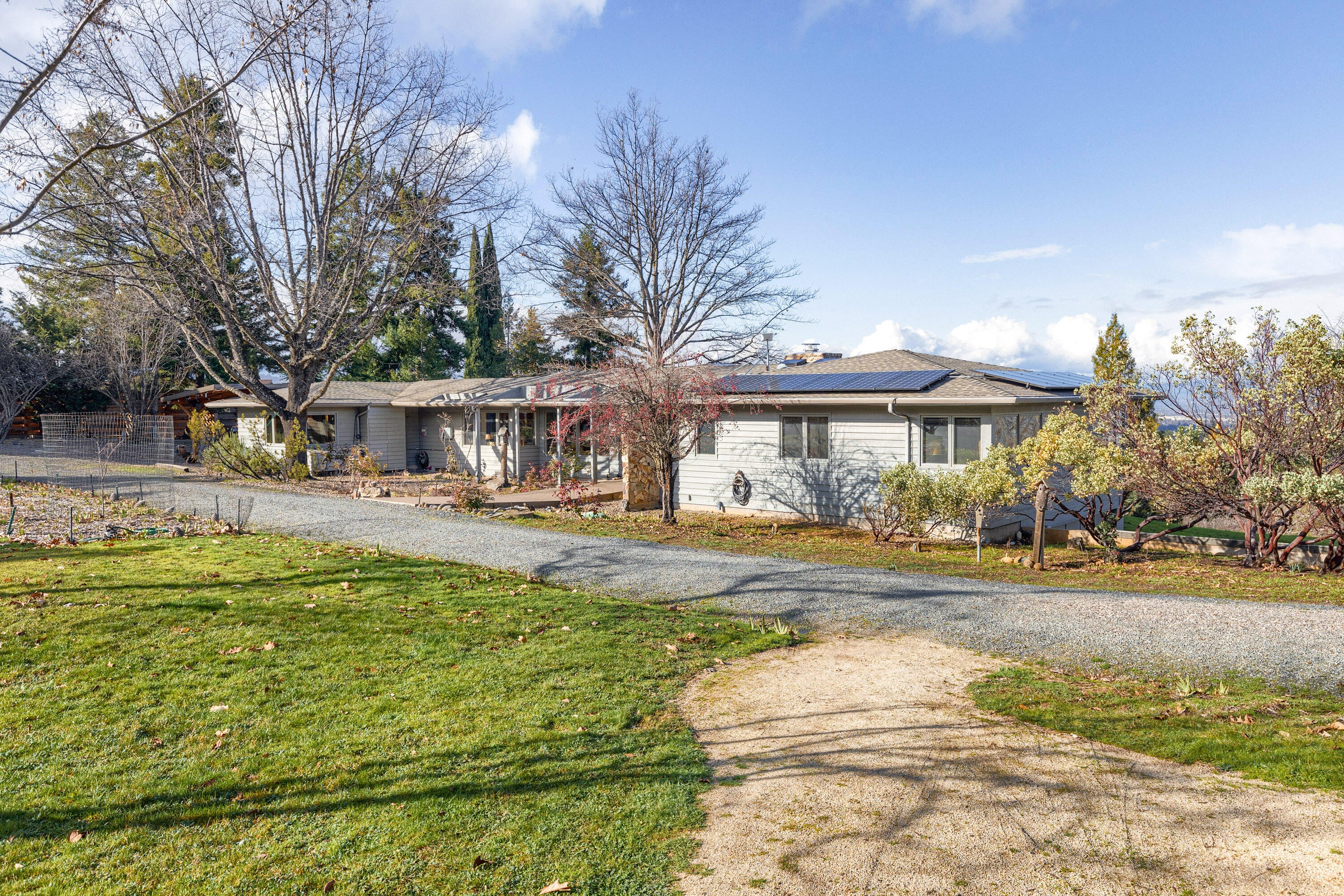 4025 Pioneer Road Medford, OR 97501 - Photo 5 of 56 ApxPR(10)