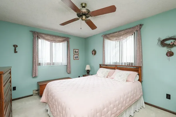 $279,900 | 4906 West Hilltop Drive, Kankakee, IL 60901