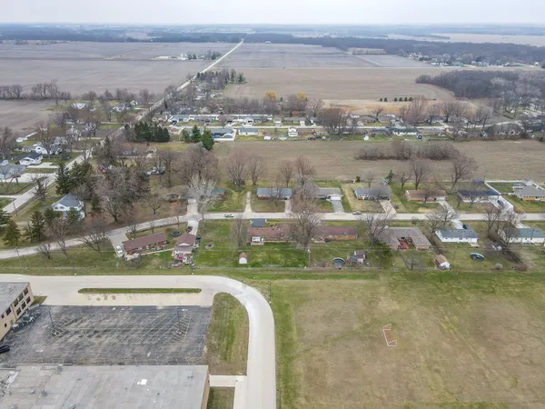 $279,900 | 4906 West Hilltop Drive, Kankakee, IL 60901