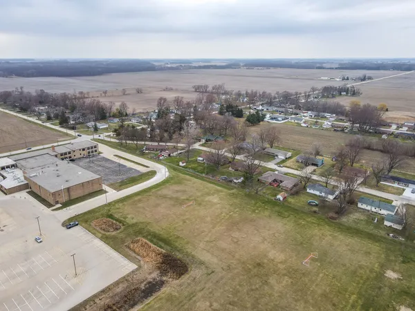 $279,900 | 4906 West Hilltop Drive, Kankakee, IL 60901