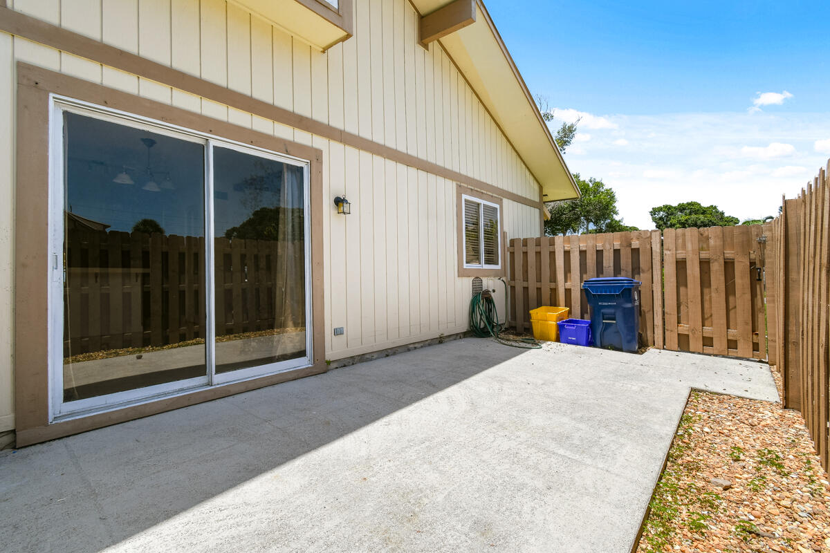 324 Maplecrest Circle Jupiter, FL 33458 - Photo 3 of 29 DSC_4109