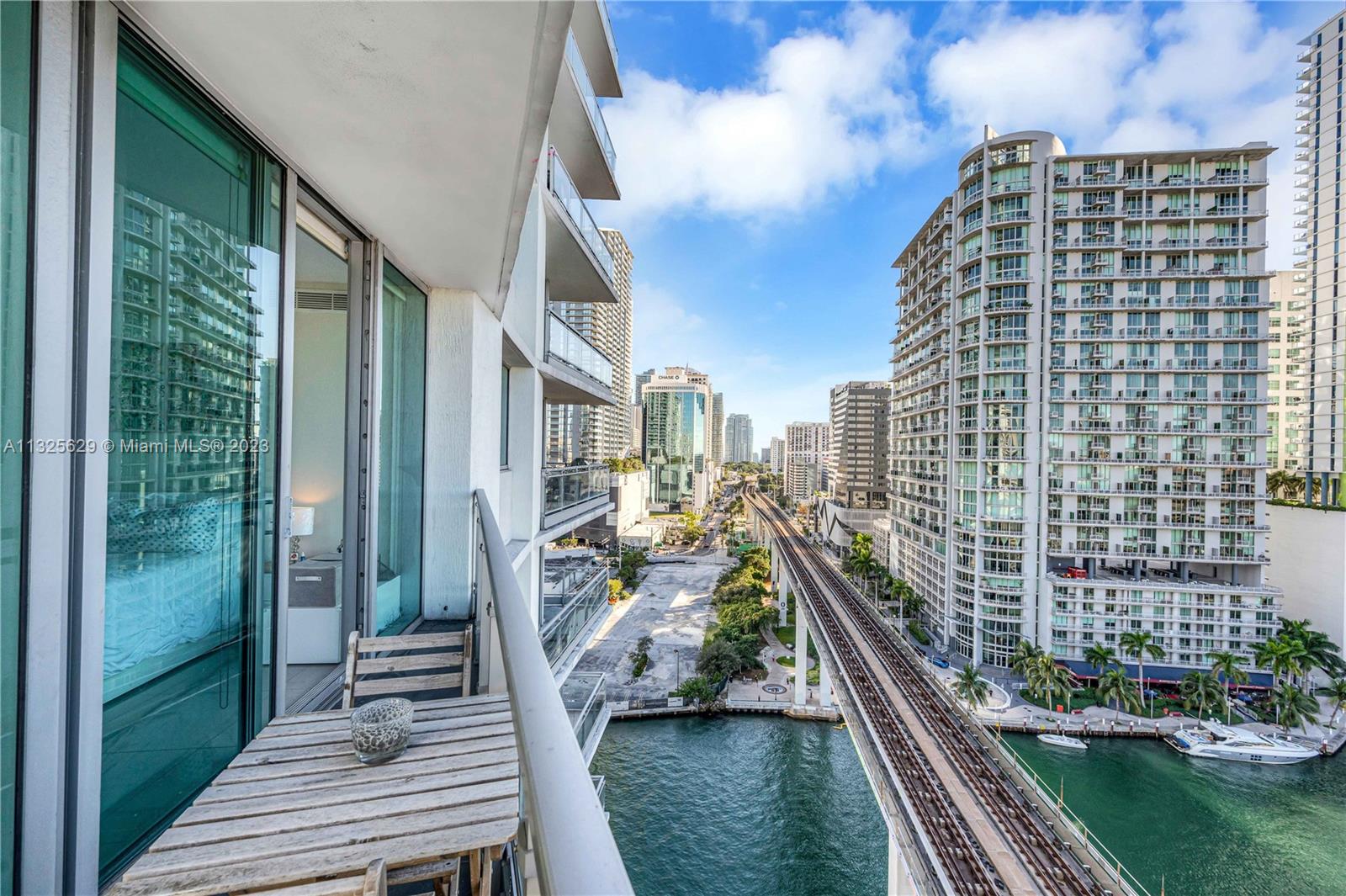 92 Southwest 3rd Street, Unit 1605 Miami, FL 33130 - Photo 27 of 37 a balcony with street view and balcony
