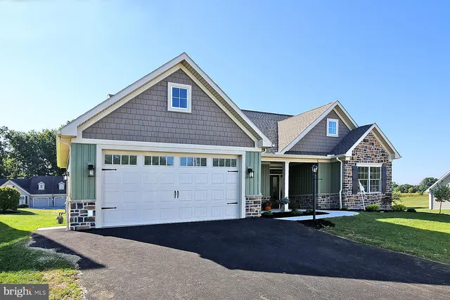 a view of a house with backyard and porch