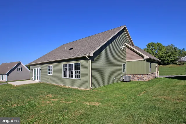 a view of a house with a yard
