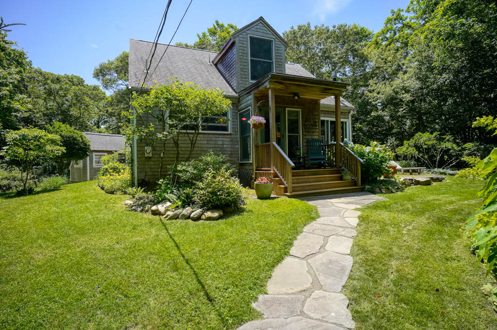 101 Longview Road West Tisbury, MA 02568 - Photo 1 of 45 West Tisbury Post and Beam