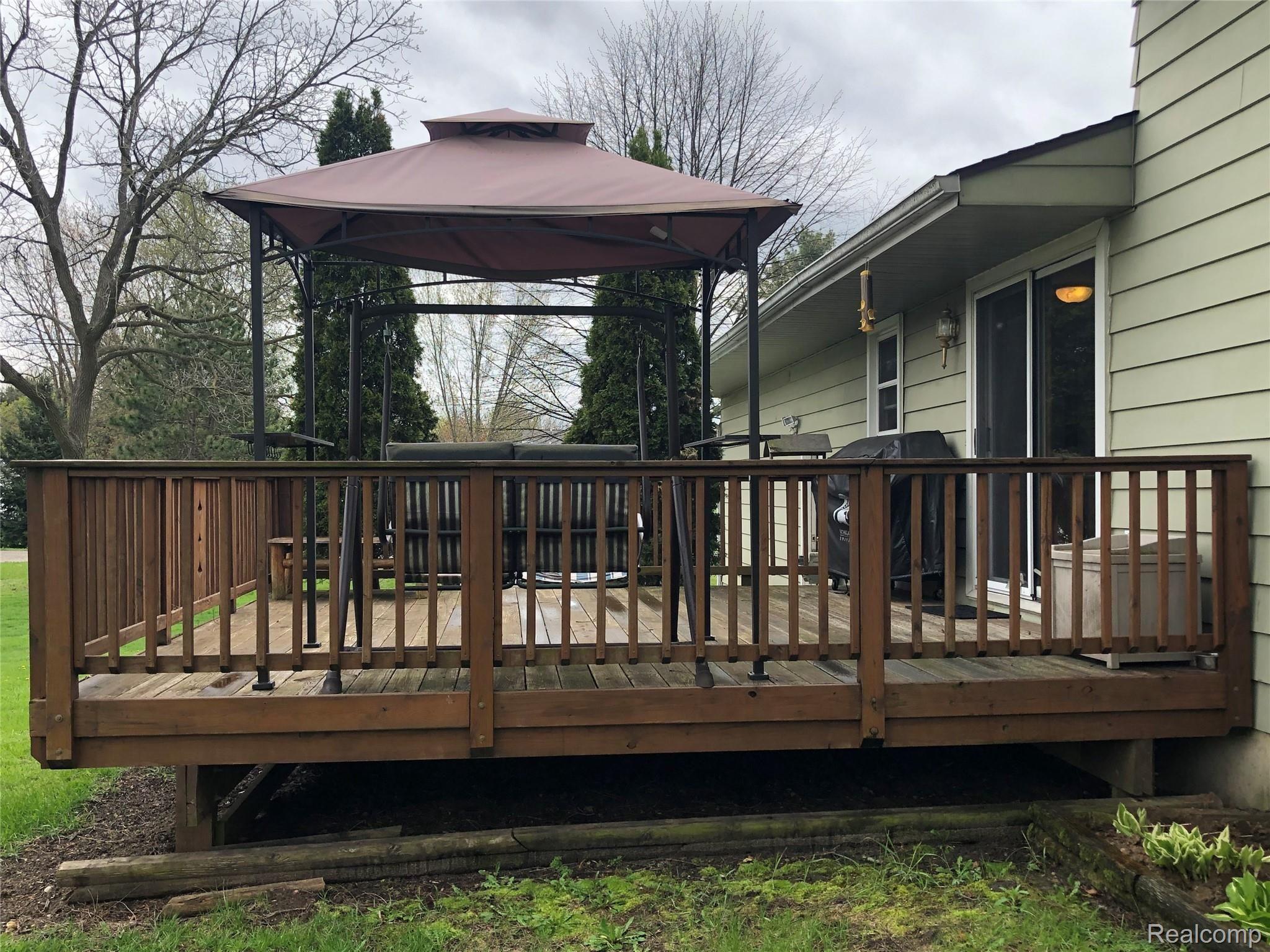 520 North Tipsico Lake Road Highland, MI 48357 - Photo 28 of 34 back 2.jpg