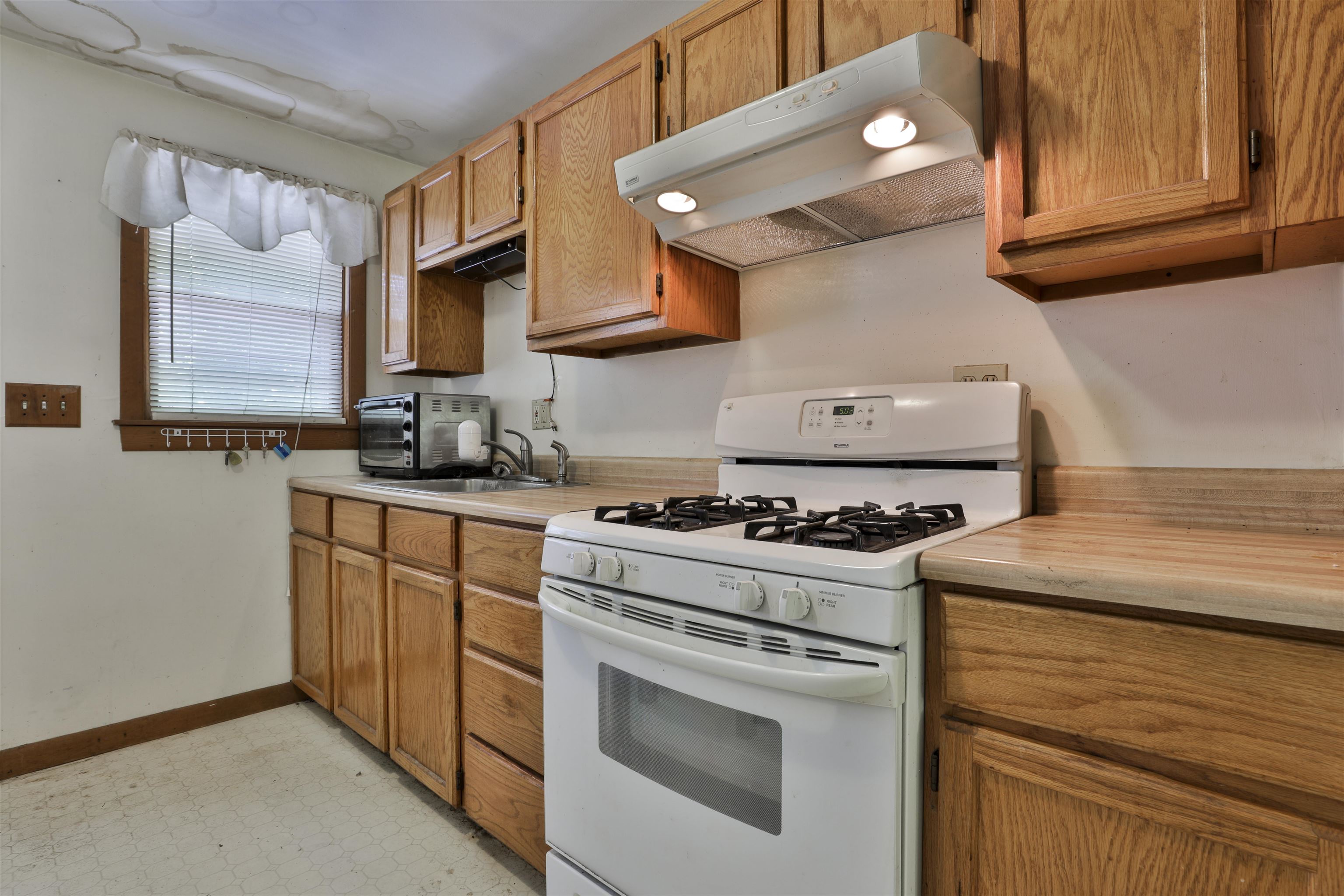 28 Wason Road Hudson, NH 03051 - Photo 16 of 28