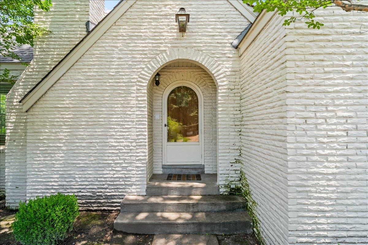 252 Barry Road Memphis, TN 38117 - Photo 6 of 39 Front entry