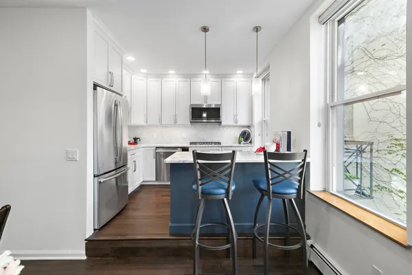 $899,999 | 304 Hudson Street, Unit 3, Hoboken, NJ 07030