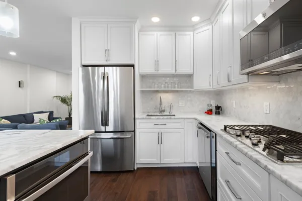 $899,999 | 304 Hudson Street, Unit 3, Hoboken, NJ 07030
