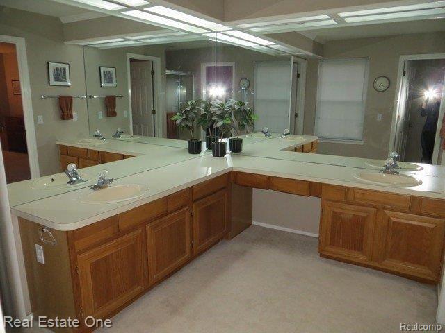 1692 Ridgecrest Rochester, MI 48306 - Photo 10 of 23 MasterBath.JPG
