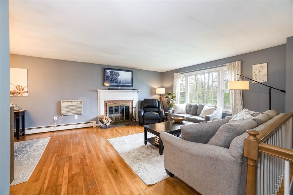 8 Old Farm Road Sturbridge, MA 01566 - Photo 2 of 30