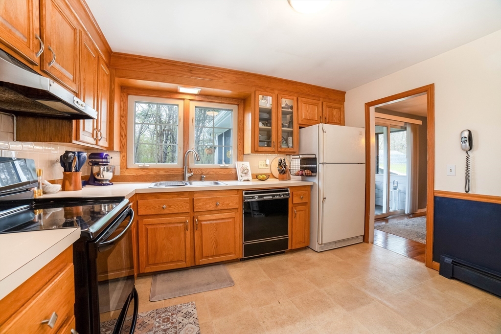 8 Old Farm Road Sturbridge, MA 01566 - Photo 8 of 30