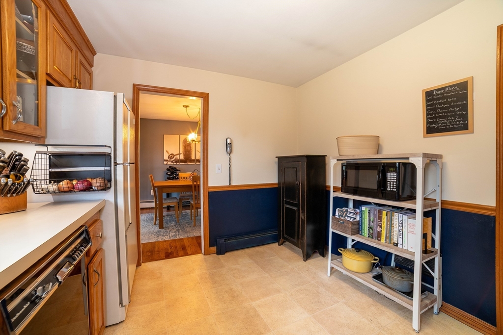 8 Old Farm Road Sturbridge, MA 01566 - Photo 10 of 30