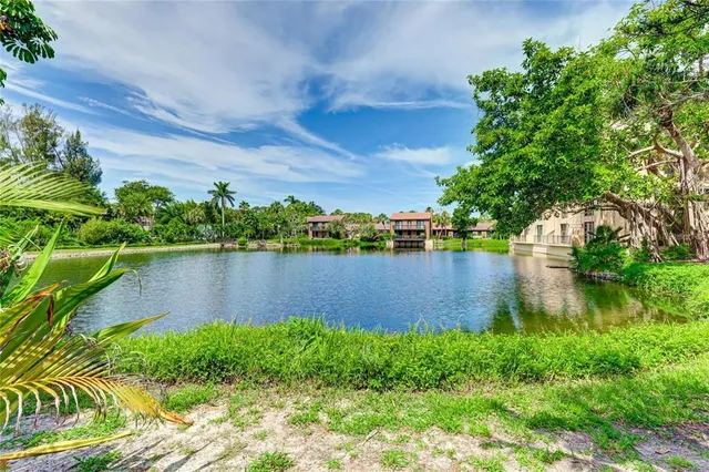 $3,500 | 11 Sandy Cove Road, Unit 8F, Sarasota, FL 34242