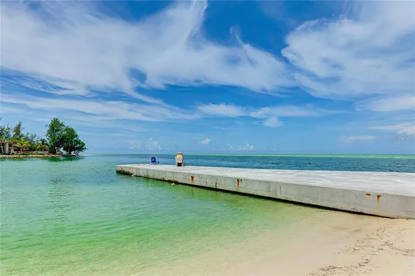 $3,500 | 11 Sandy Cove Road, Unit 8F, Sarasota, FL 34242