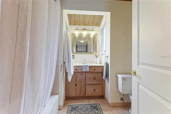 $3,500 | 11 Sandy Cove Road, Unit 8F, Sarasota, FL 34242