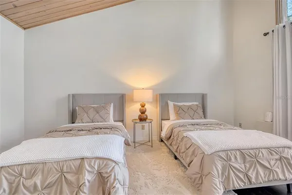 $3,500 | 11 Sandy Cove Road, Unit 8F, Sarasota, FL 34242