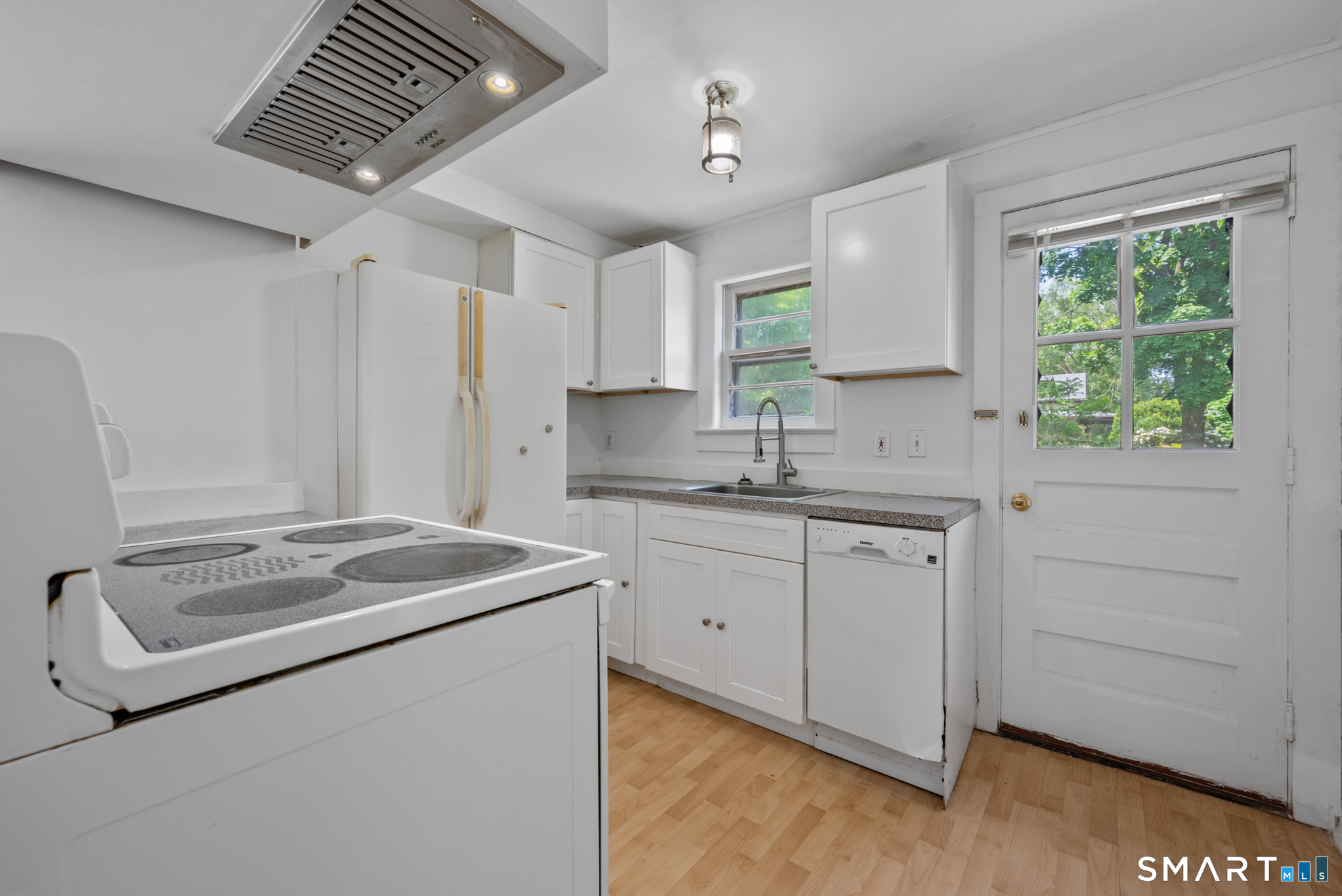 4 Waddell Road Manchester, CT 06040 - Photo 13 of 32
