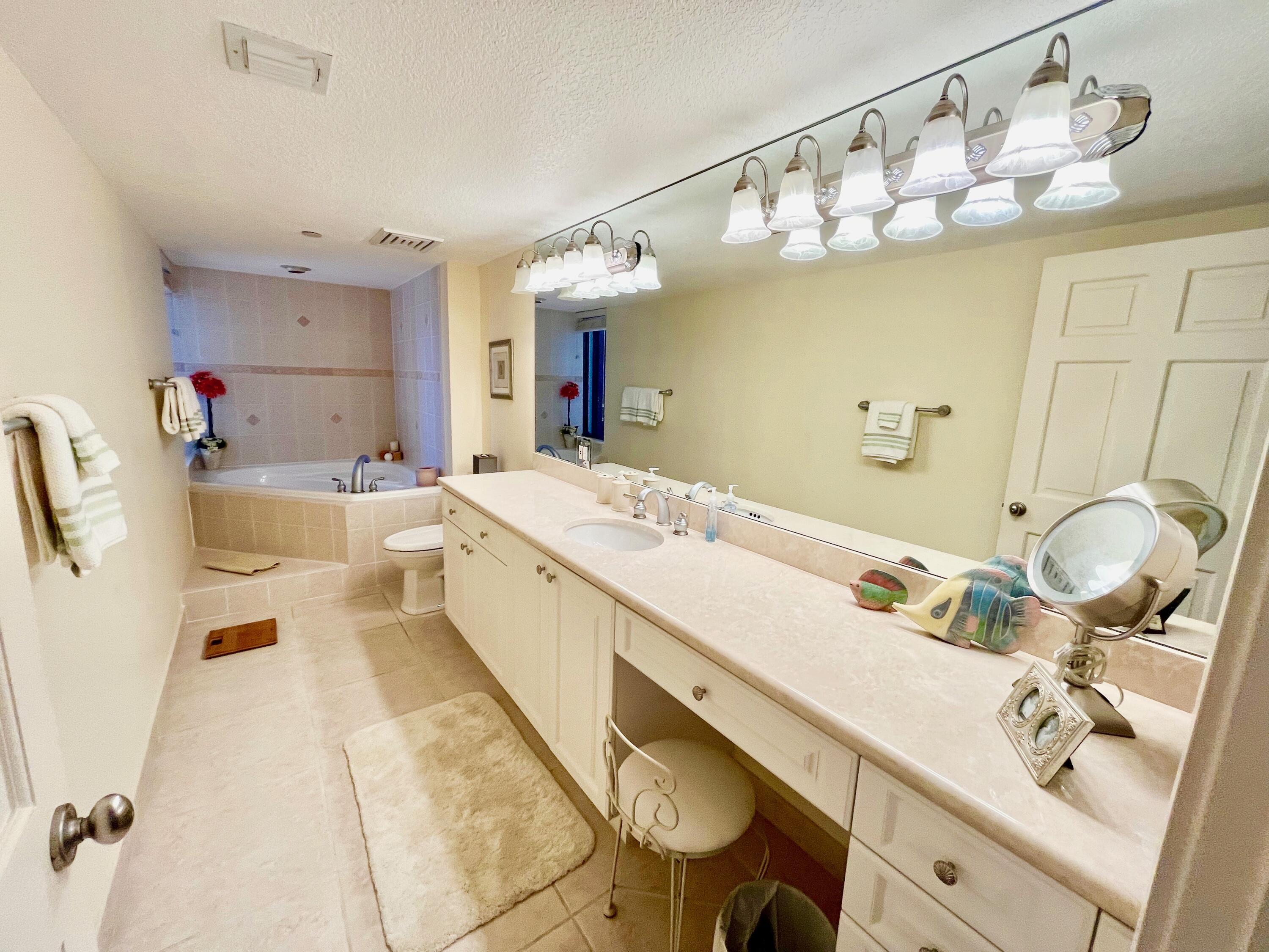4000 North Ocean Drive, Unit 902 Singer Island, FL 33404 - Photo 23 of 52 HER BATHROOMM