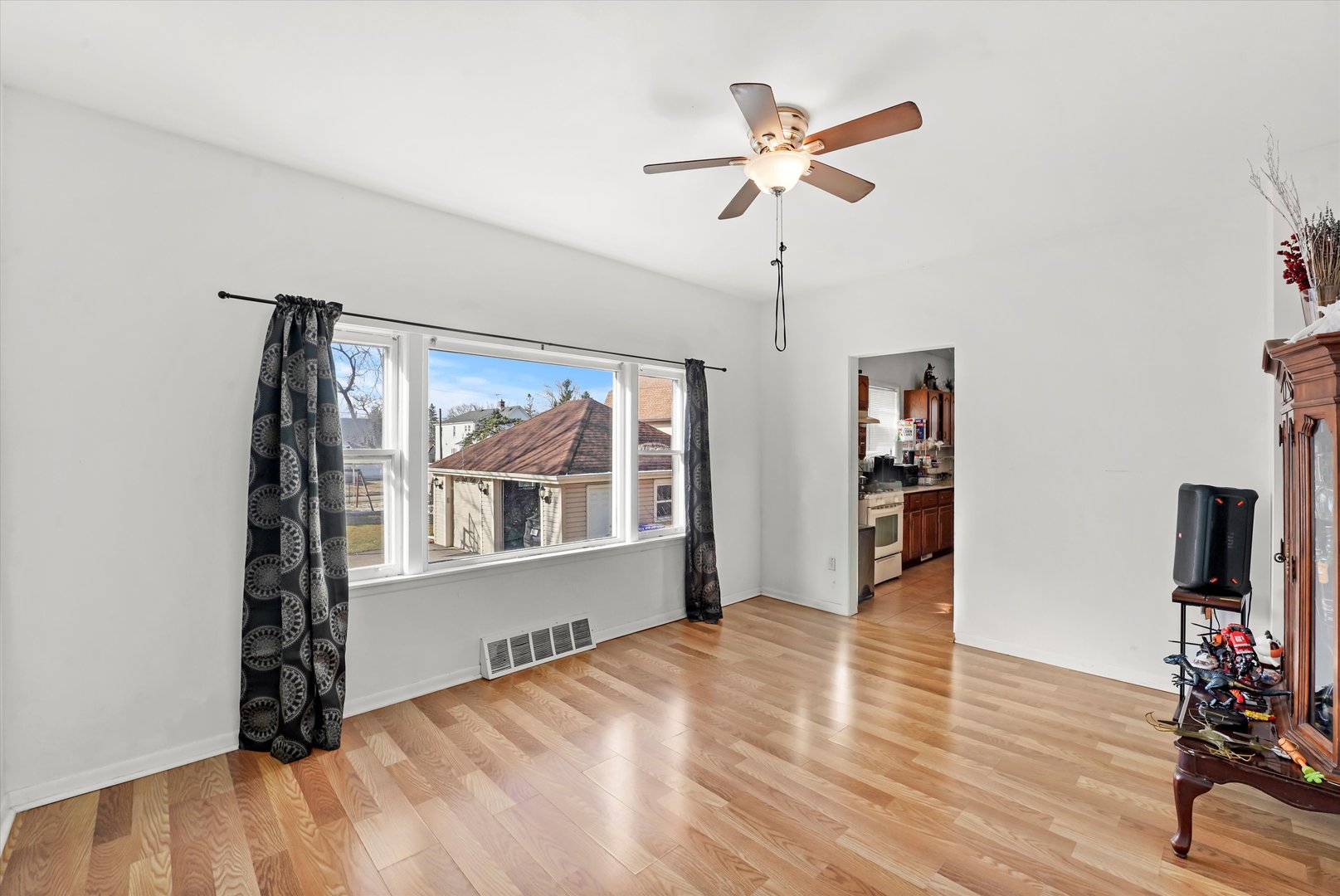 538 Green Bay Road Highwood, IL 60040 - Photo 7 of 46