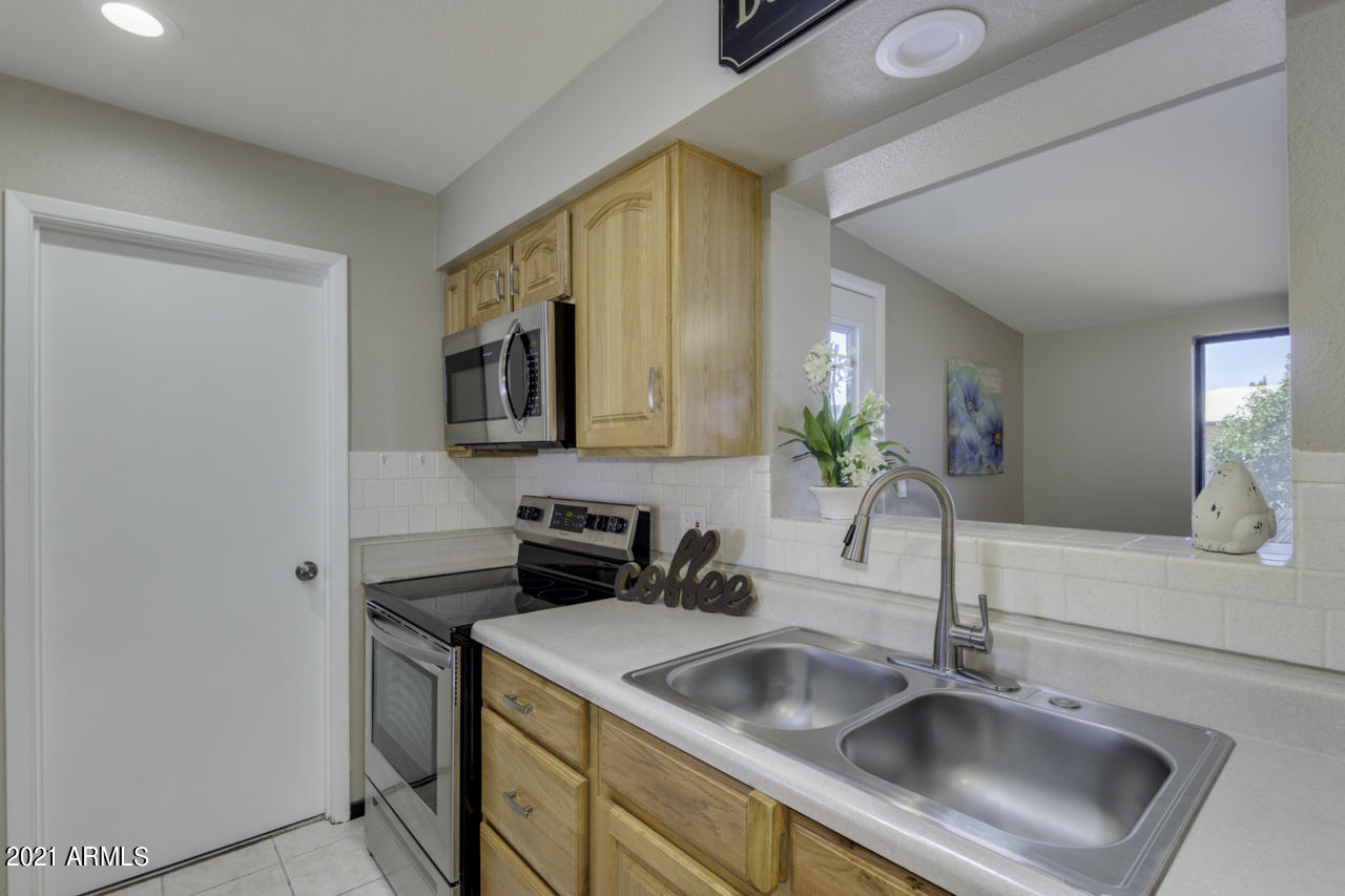 6320 East Decatur Street Mesa, AZ 85205 - Photo 7 of 17 7-Kitchen