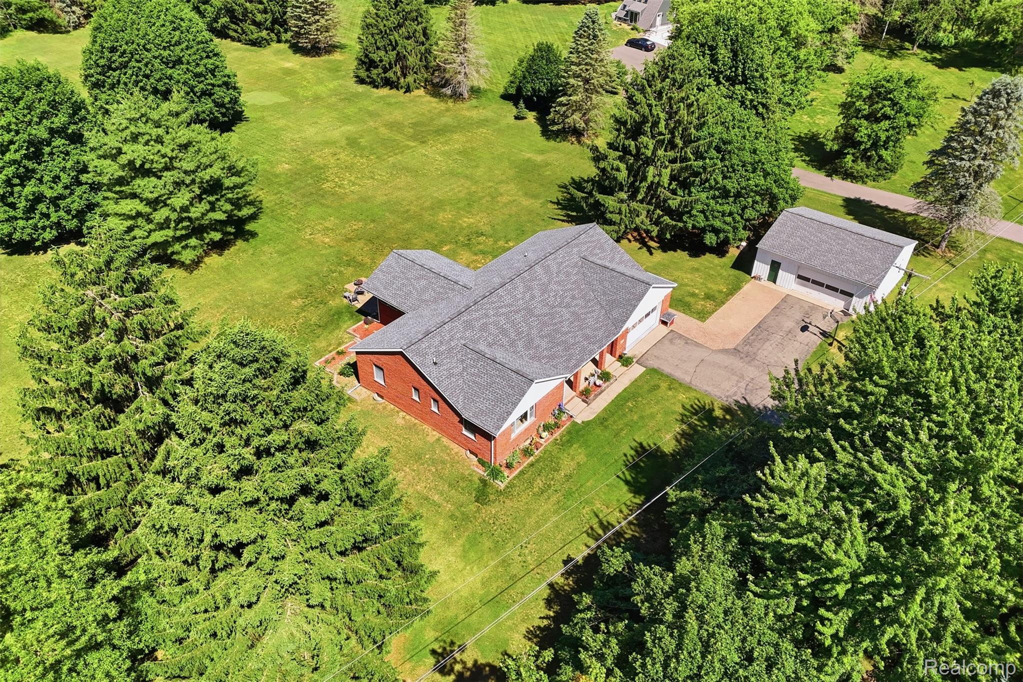 3843 Hooker Road Pinckney, MI 48169 - Photo 30 of 37 39_3843 hooker rd-39.jpg