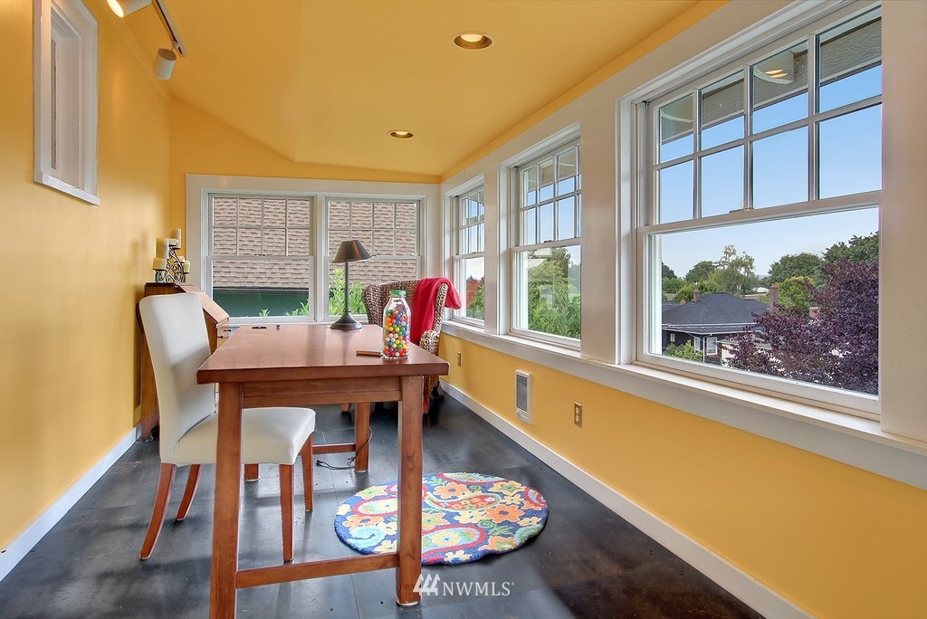906 18th Avenue East Seattle, WA 98112 - Photo 11 of 15