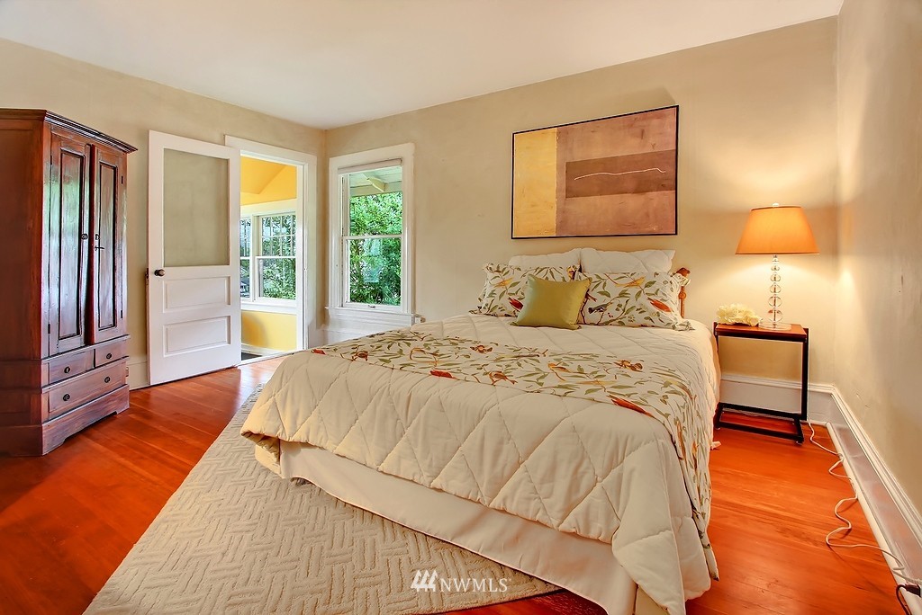 906 18th Avenue East Seattle, WA 98112 - Photo 9 of 15