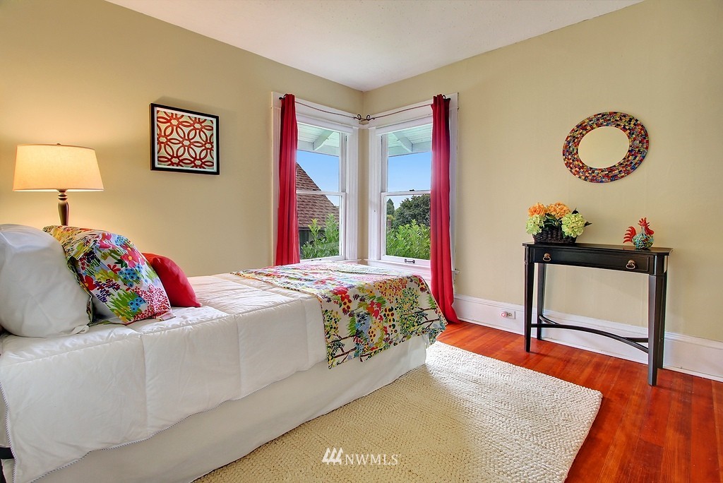 906 18th Avenue East Seattle, WA 98112 - Photo 10 of 15